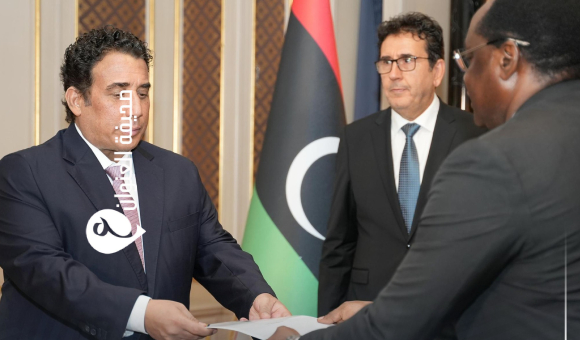 المنفي يعتمد أوراق اعتماد أربعة سفراء جدد لدى ليبيا - psd elenwan 4 15