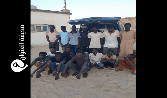 ضبط 24 مهاجرًا غير شرعي وحبوب يشتبه بأنها مخدرة في جالو 