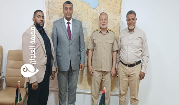 الجويلي يبحث مع بلدية غدامس تعزيز الأمن بمطار المدينة والمنفذ الحدودي - psd elenwan 63