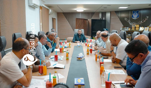 مديرية أمن بنغازي تبحث تفعيل الدفع الإلكتروني في المدارس الخاصة