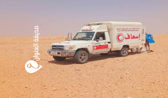 الهلال الأحمر ينتشل جثة مهاجر سوداني في صحراء أجدابيا 