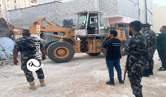 استمرار إزالة التعديات في حي طابلينو بنغازي 