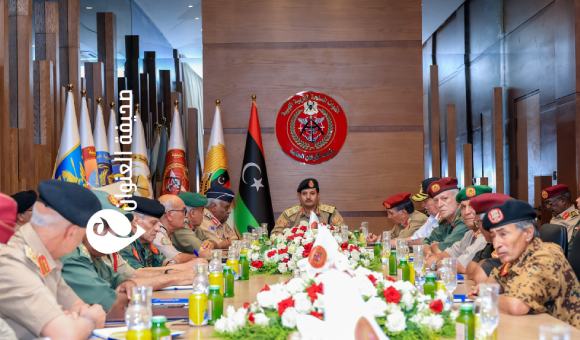 رئيس الأركان العامة يترأس اجتماعًا موسعًا ويصدر قرارات لإعادة تنظيم القوات المسلحة - psd elenwan 5 7