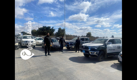 أمن الجبل الأخضر يحذّر المخالفين لإجراءات تسجيل المركبات 