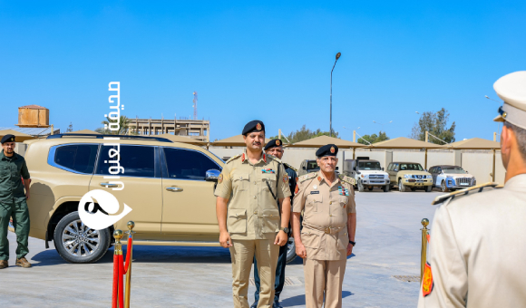 رئيس الأركان العامة يتفقد رئاسة أركان القوات البرية ويشيد بمستوى الأداء والجاهزية - psd elenwan 36