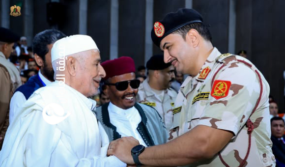 نائب القائد العام للقوات المسلحة يزور مدينة البريقة ويشيد بمواقف أهلها الوطنية - psd elenwan 3 10