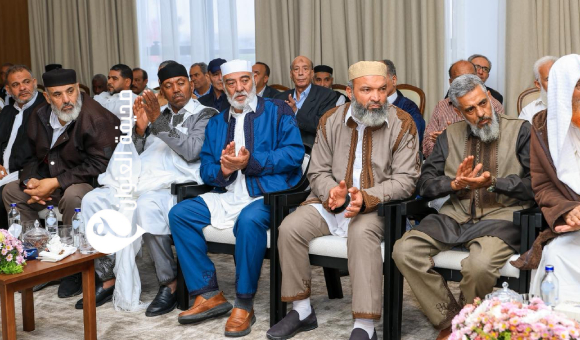 القائد العام يستقبل وفدا من الزاوية ويدعو للتلاحم في مواجهة الأزمة السياسية - psd elenwan 2025 11 12T132113.307