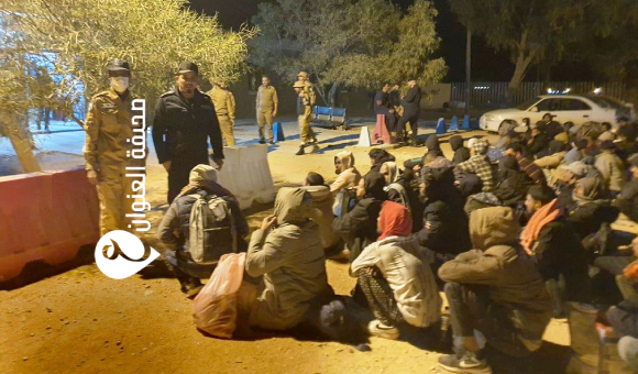 جهاز الهجرة يتسلم 102 مهاجر غير قانوني في درنة عبر القوات البحرية - psd elenwan 2025 11 19T115459.905