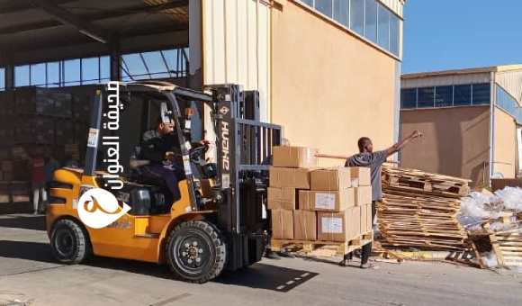 وزارة التعليم تواصل تسليم شحنات الكتاب المدرسي - psd elenwan 5 5