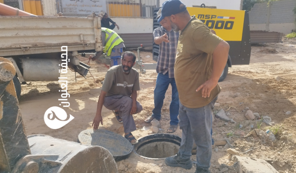 تواصل أعمال صيانة منظومة تصريف مياه الأمطار في طرابلس - psd elenwan