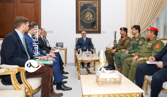 القائد العام يستقبل وفد الاتحاد الأوروبي في بنغازي لمناقشة مكافحة الهجرة 3 القائد العام يستقبل وفد الاتحاد الأوروبي في بنغازي لمناقشة مكافحة الهجرة - psd elenwan 2 4