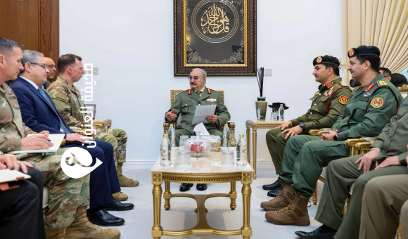 المشير حفتر يبحث مع قائد "أفريكوم" تعزيز التعاون الأمني والعسكري