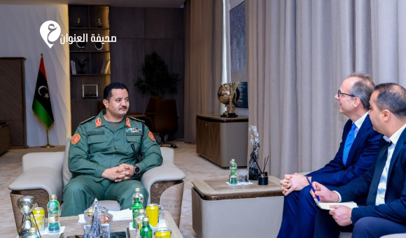 رئيس الأركان العامة يستقبل السفير البريطاني لدى ليبيا - psd elenwan 77