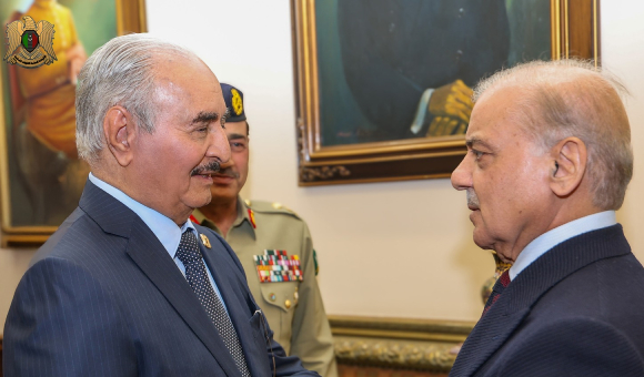 القائد العام للقوات المسلحة يعقد اجتماعا مع رئيس الوزراء الباكستاني - psd elenwan 82