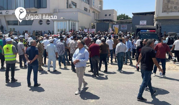 بطاقات حمراء ورسائل رفض للتوطين أمام مقر مفوضية اللاجئين في السراج - psd elenwan 2026 06 04T153902.514