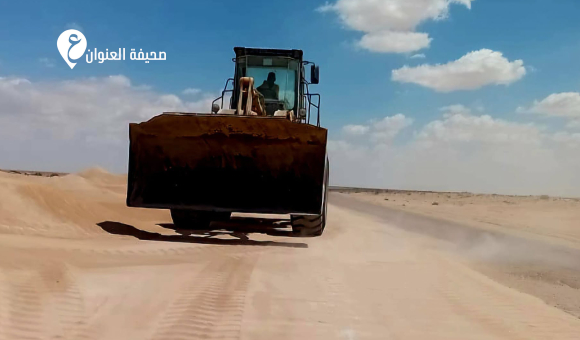 رمال زاحفة تغطي طريق أجدابيا–طبرق واستمرار جهود إزالتها - psd elenwan 1 16