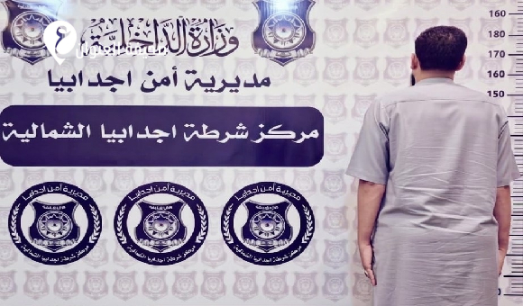 ضبط مصري في أجدابيا يدير حساباً وهمياً على "فيسبوك" لتأجيج الشارع والتحريض - psd elenwan 2026 08 26T212854.704