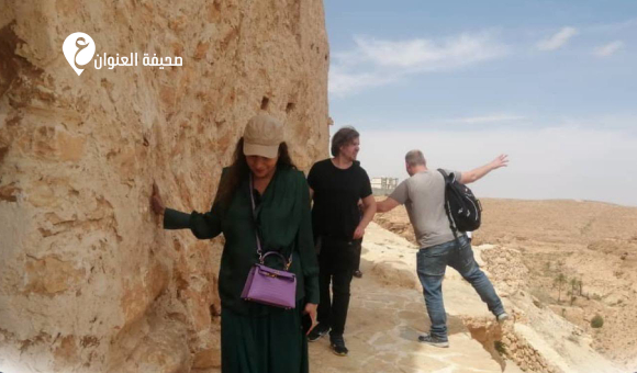 فوج سياحي أجنبي يزور المواقع الأثرية في نالوت 4 فوج سياحي أجنبي يزور المواقع الأثرية في نالوت - psd elenwan 1 3