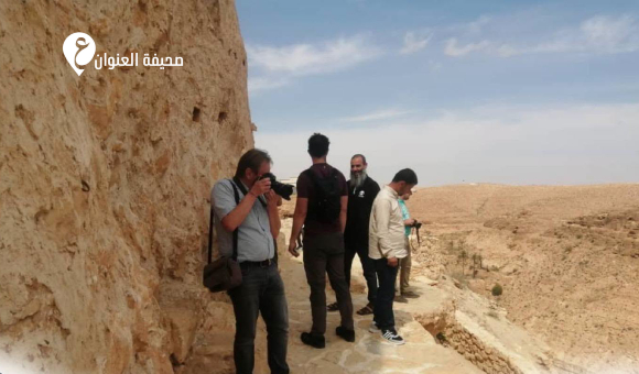 فوج سياحي أجنبي يزور المواقع الأثرية في نالوت 3 فوج سياحي أجنبي يزور المواقع الأثرية في نالوت - psd elenwan 2 2